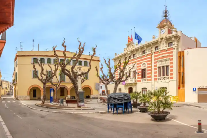 Plaça de la Vila i ajuntament de Sant Pere de Ribes