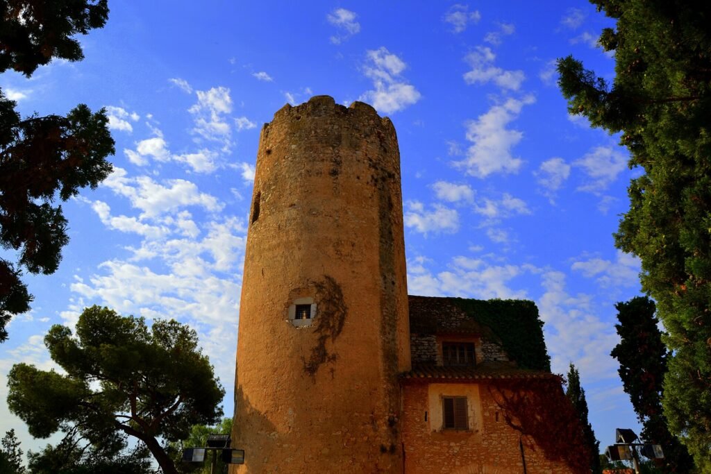 Torre circular del castillo de Ribes