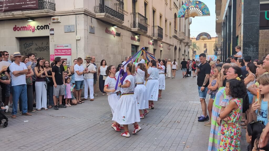 Ball de Cintes de les Roquetes en la Festa Major de les Neus
