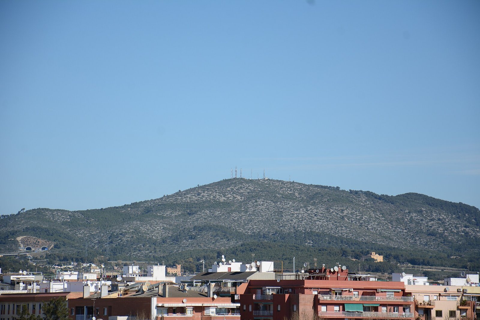 El Montgròs, al massís del Garraf