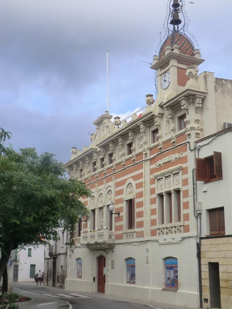 Casa de la Vila de Sant Pere de Ribes con su reloj
